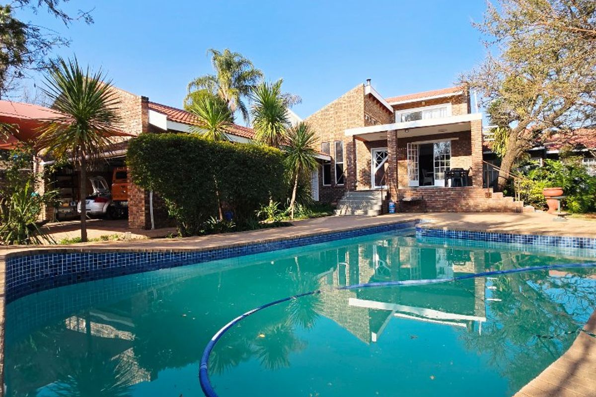 4 Bed House in Wilkoppies for Sale - Photo 3