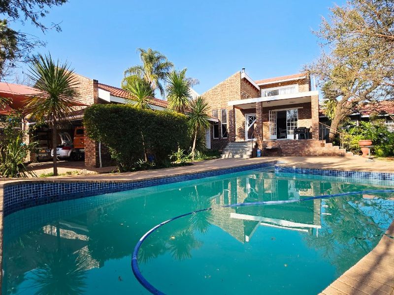 4 Bed House in Wilkoppies for Sale - Photo 3