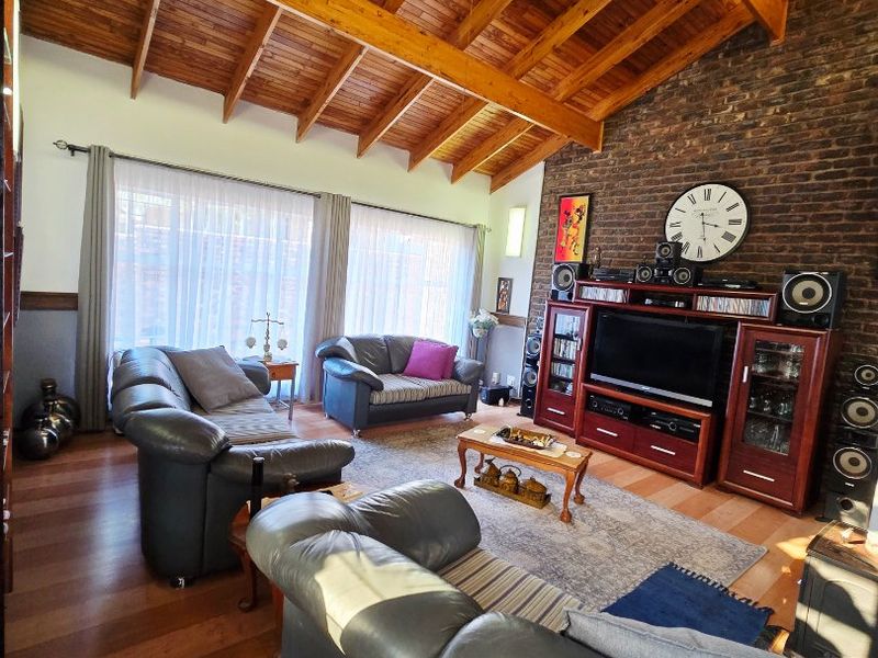 4 Bed House in Wilkoppies for Sale - Photo 9