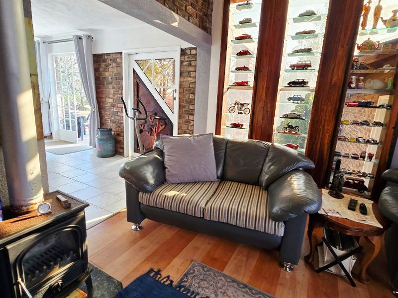 4 Bed House in Wilkoppies for Sale - Photo 8