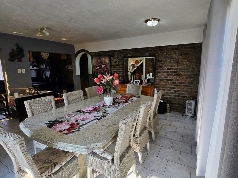 4 Bed House in Wilkoppies for Sale - Photo 6