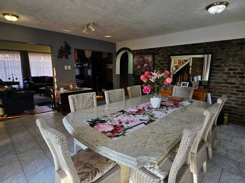 4 Bed House in Wilkoppies for Sale - Photo 5