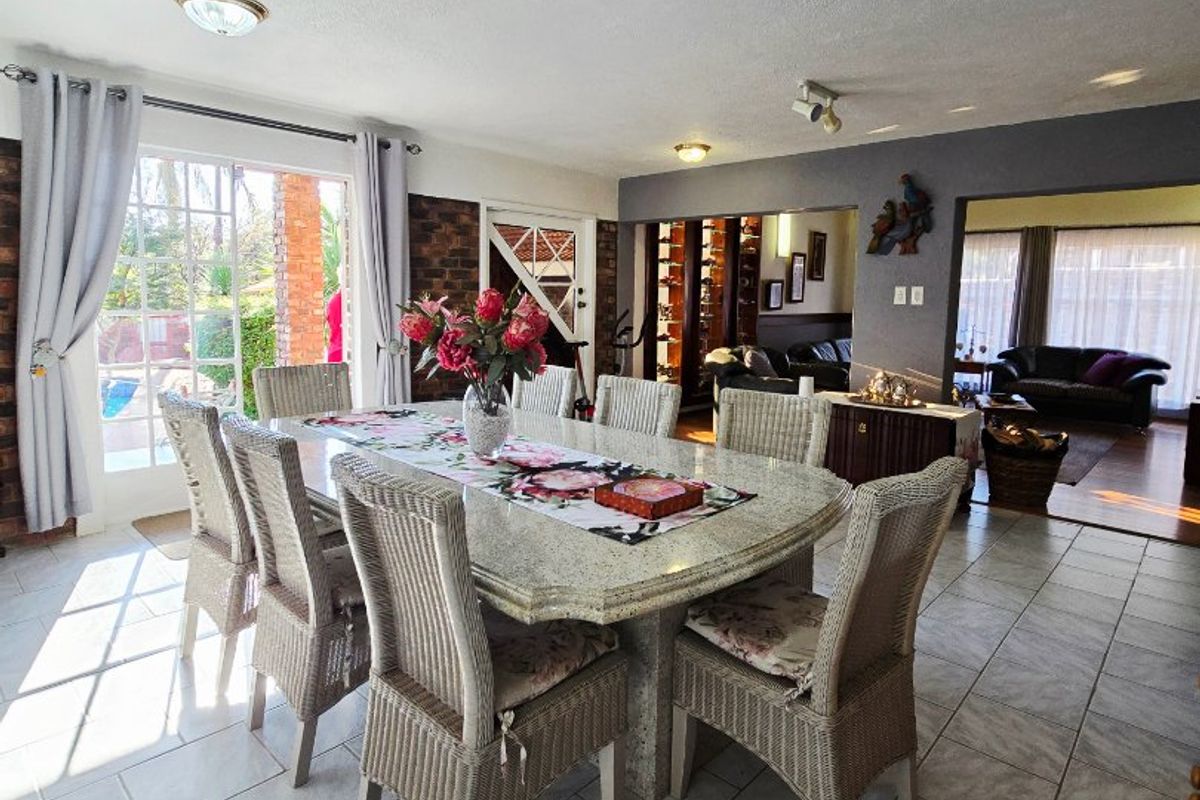 4 Bed House in Wilkoppies for Sale - Photo 4