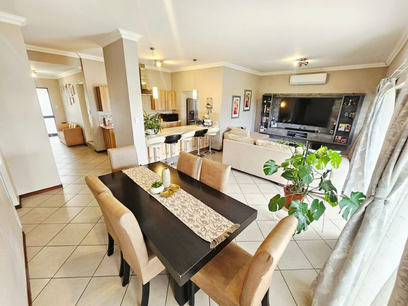 A Beautiful 3 bedroom 2 bathroom full title house for sale in Monavoni - Photo 4