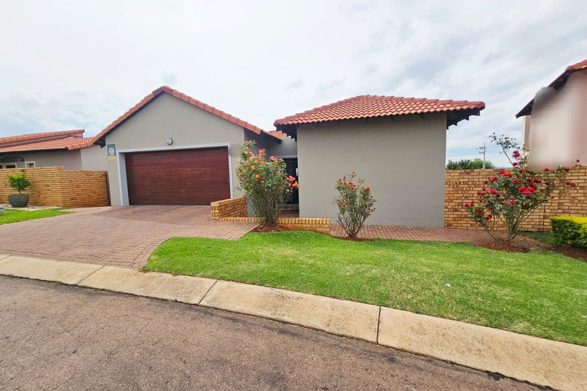 A Beautiful 3 bedroom 2 bathroom full title house for sale in Monavoni - Photo 2