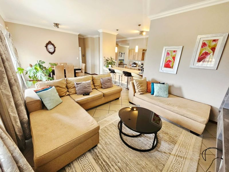 A Beautiful 3 bedroom 2 bathroom full title house for sale in Monavoni - Photo 9