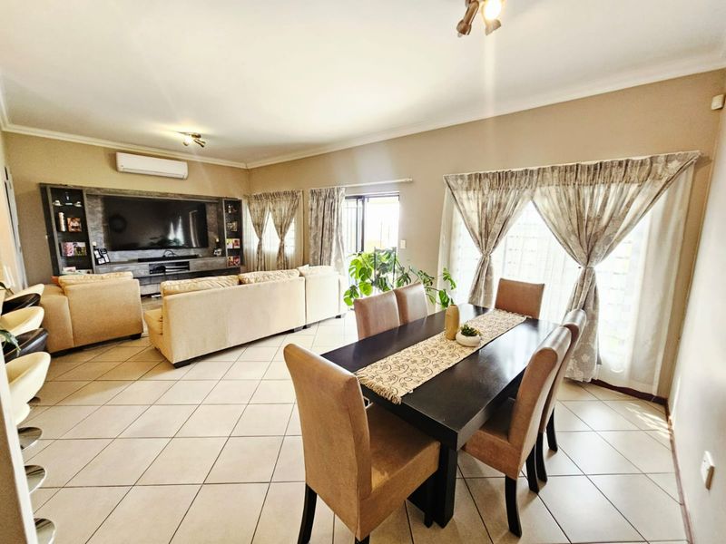 A Beautiful 3 bedroom 2 bathroom full title house for sale in Monavoni - Photo 6