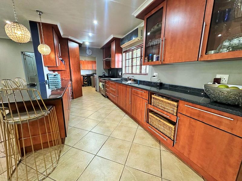 Family home at it's best in a quiet area - Photo 6