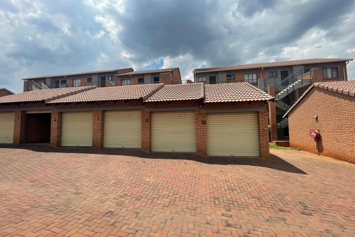 All Costs Included | Modern 2-Bedroom Apartments with Lock-up garage - Photo 2