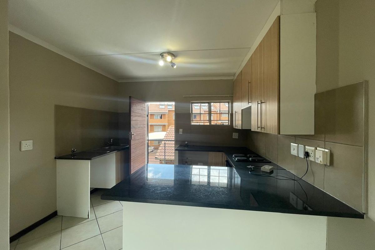 All Costs Included | Modern 2-Bedroom Apartments with Lock-up garage - Photo 5