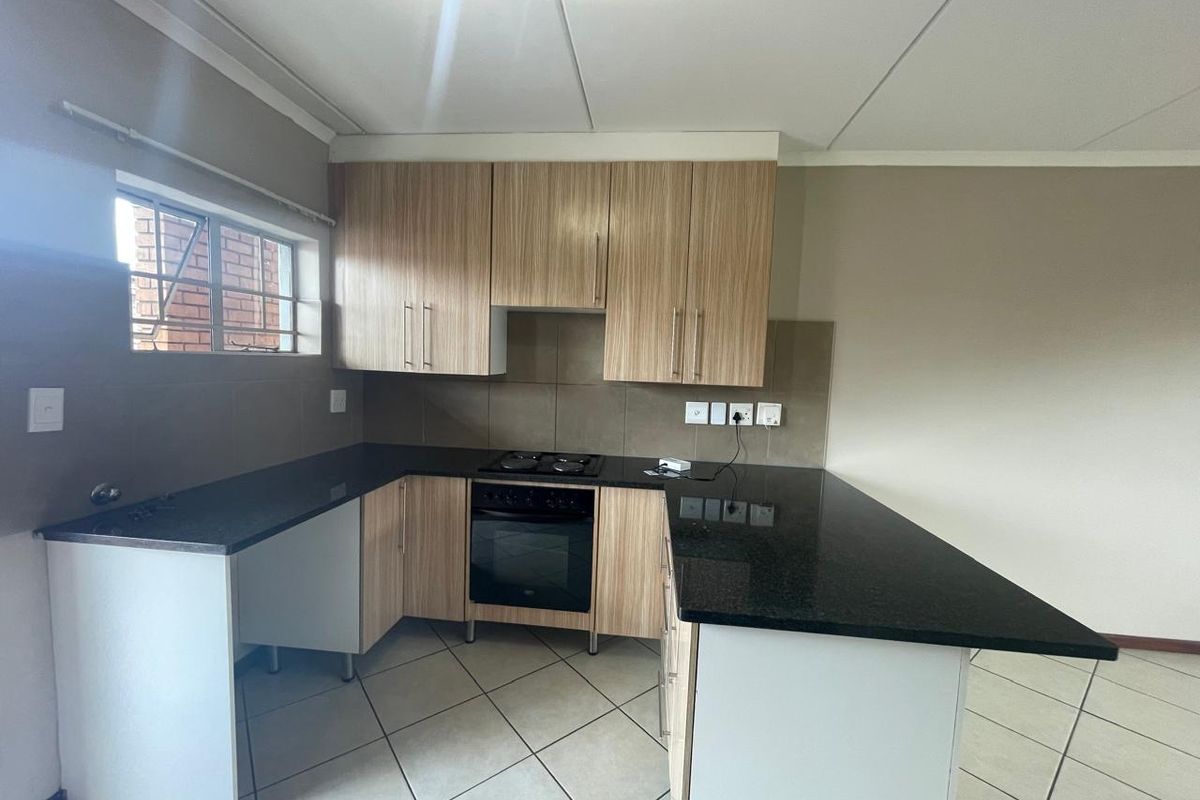 All Costs Included | Modern 2-Bedroom Apartments with Lock-up garage - Photo 4