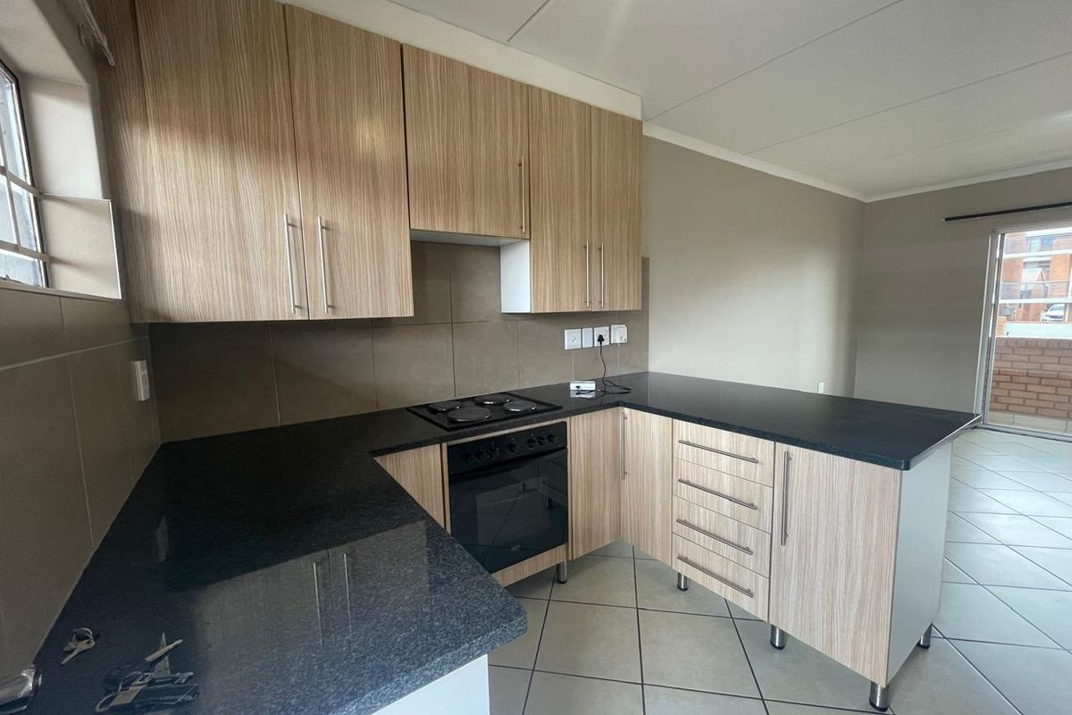 All Costs Included | Modern 2-Bedroom Apartments with Lock-up garage - Photo 3