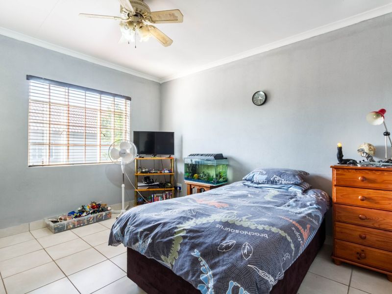 TOTALLY RENOVATED DUPLEX IN 24H MANNED SECURITY COMPLEX - Photo 10