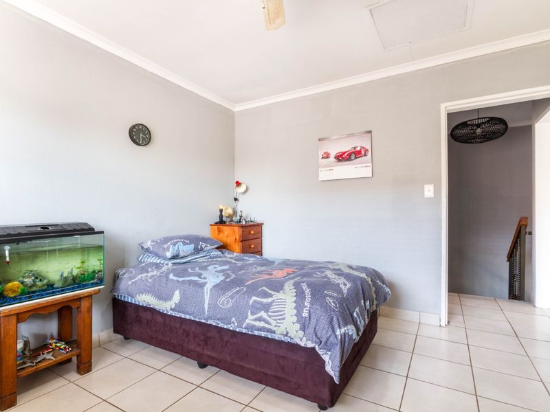 TOTALLY RENOVATED DUPLEX IN 24H MANNED SECURITY COMPLEX - Photo 9