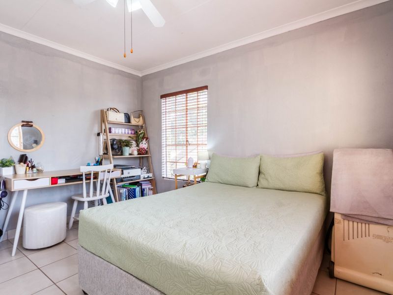 TOTALLY RENOVATED DUPLEX IN 24H MANNED SECURITY COMPLEX - Photo 7