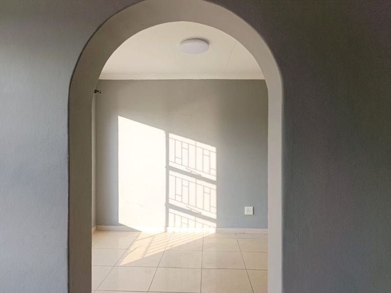 5 Bedroom 3 Bathroom  House for Rent. - Photo 3