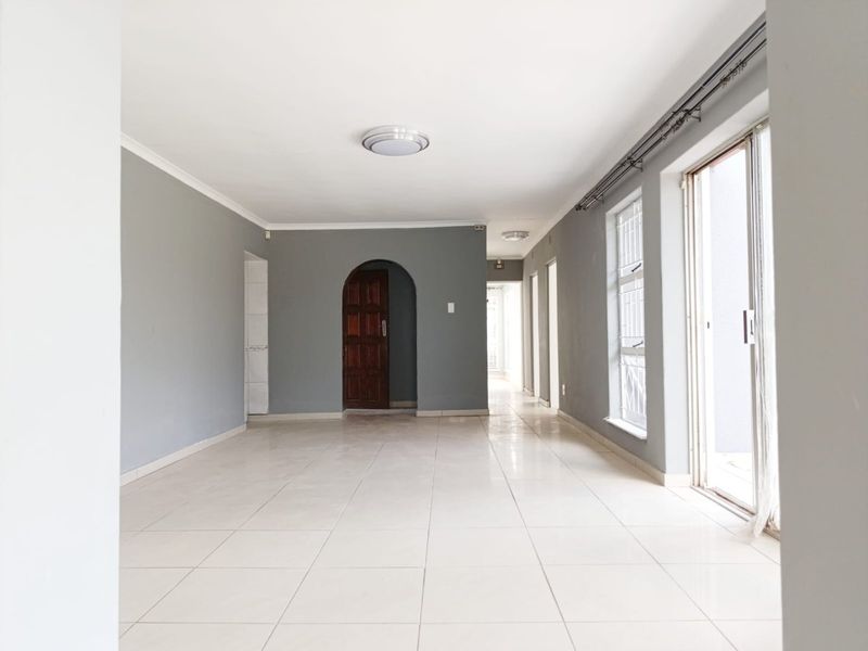 5 Bedroom 3 Bathroom  House for Rent. - Photo 4