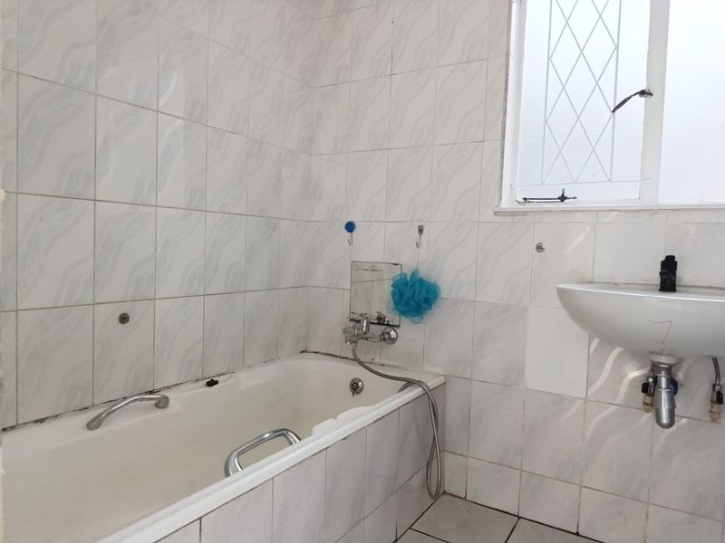 5 Bedroom 3 Bathroom  House for Rent. - Photo 10