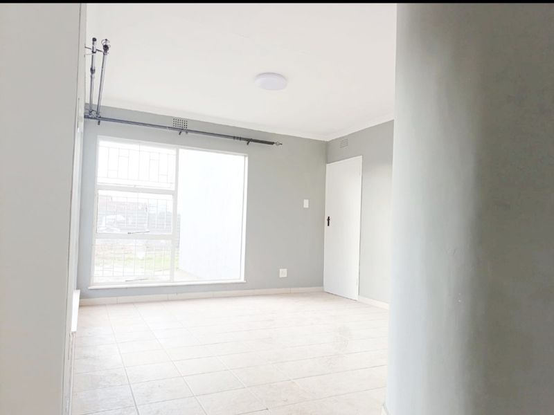 5 Bedroom 3 Bathroom  House for Rent. - Photo 9