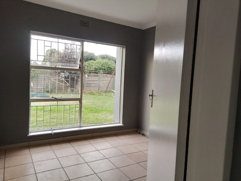 5 Bedroom 3 Bathroom  House for Rent. - Photo 8