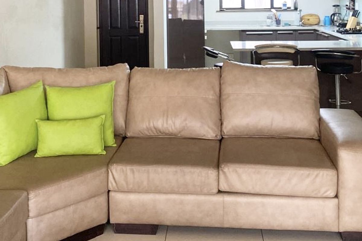 3 bedroom, 2 bathroom apartment at the Walford Estate  - Photo 3