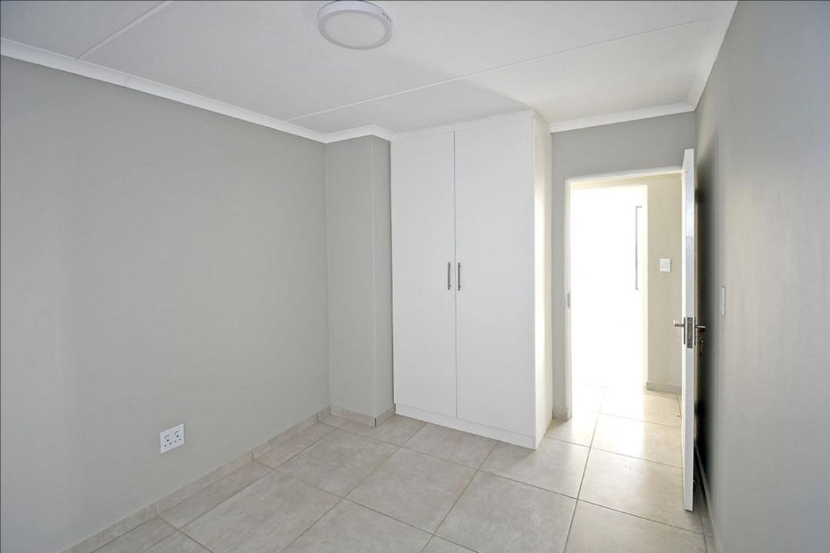 2 Bed 1 bath apartment to rent Glen marais - Photo 5