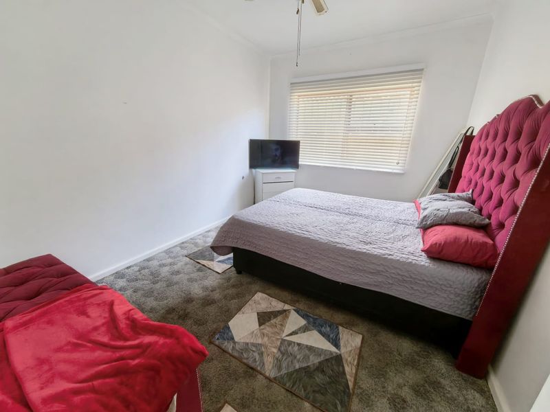 Three Bedroom Spacious family home with Two one bedrooms Flatlet for sale in Crawford. - Photo 5