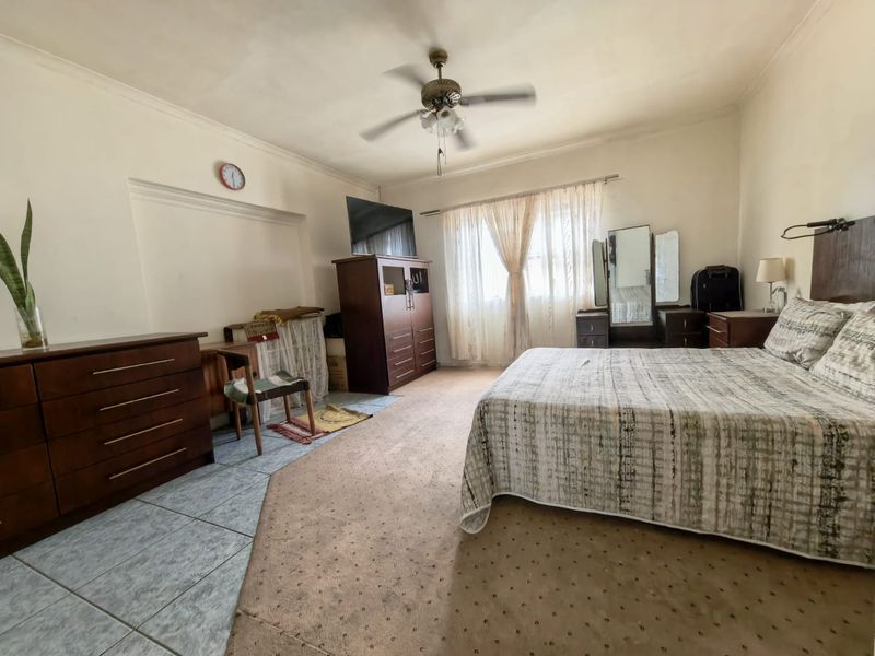 Three Bedroom Spacious family home with Two one bedrooms Flatlet for sale in Crawford. - Photo 7