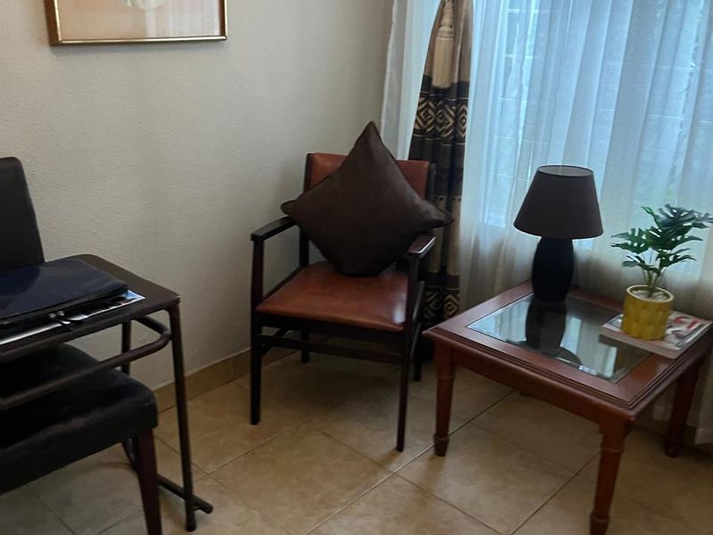 Charming 2 Bedroom Unit with Private Garden! - Photo 10