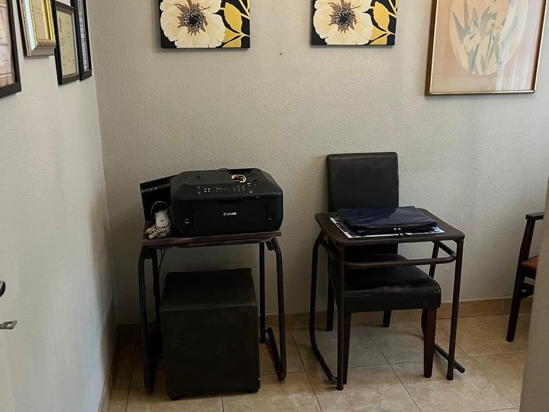 Charming 2 Bedroom Unit with Private Garden! - Photo 9