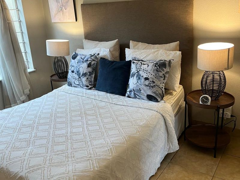 Charming 2 Bedroom Unit with Private Garden! - Photo 6