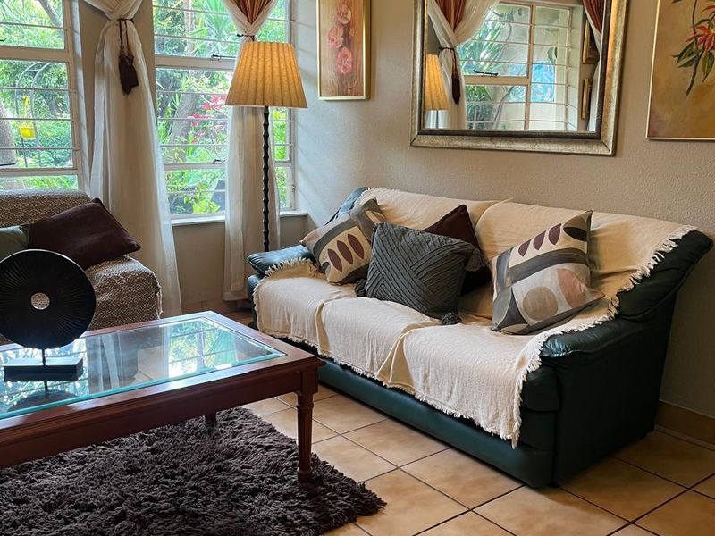 Charming 2 Bedroom Unit with Private Garden! - Photo 3