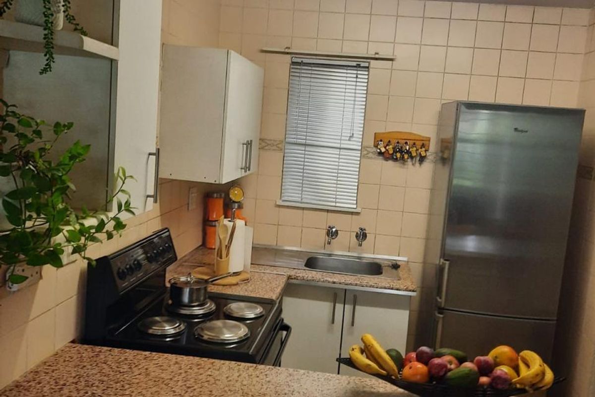 Charming 2 Bedroom Unit with Private Garden! - Photo 4