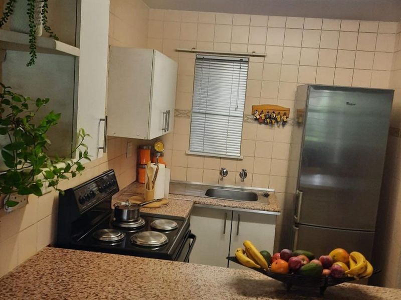 Charming 2 Bedroom Unit with Private Garden! - Photo 4