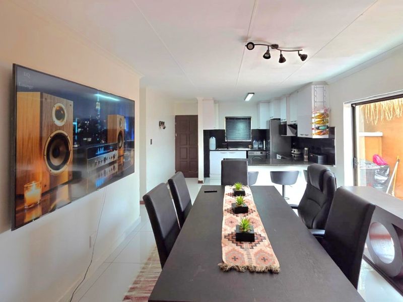 Family Home in Secure Estate  Brits - Photo 4