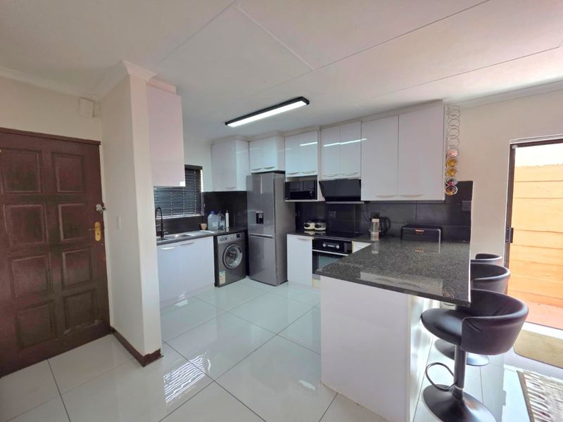 Family Home in Secure Estate  Brits - Photo 2