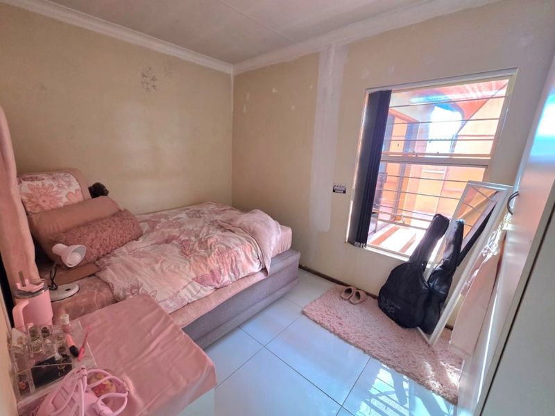 Family Home in Secure Estate  Brits - Photo 3