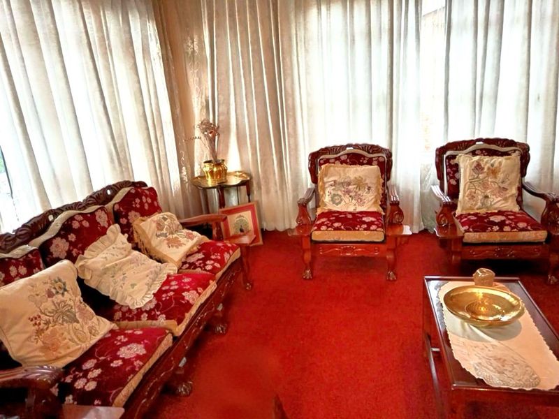 Spacious 3 Bedroom Upstairs Apartment with Utilities Included - Photo 4