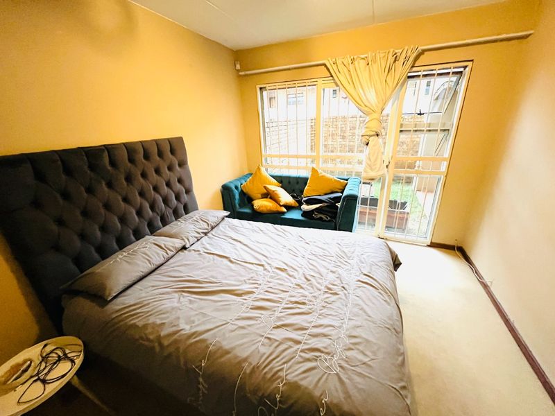 Spacious two bedroom and two bathroom apartment in Erand Garden, midrand - Photo 7