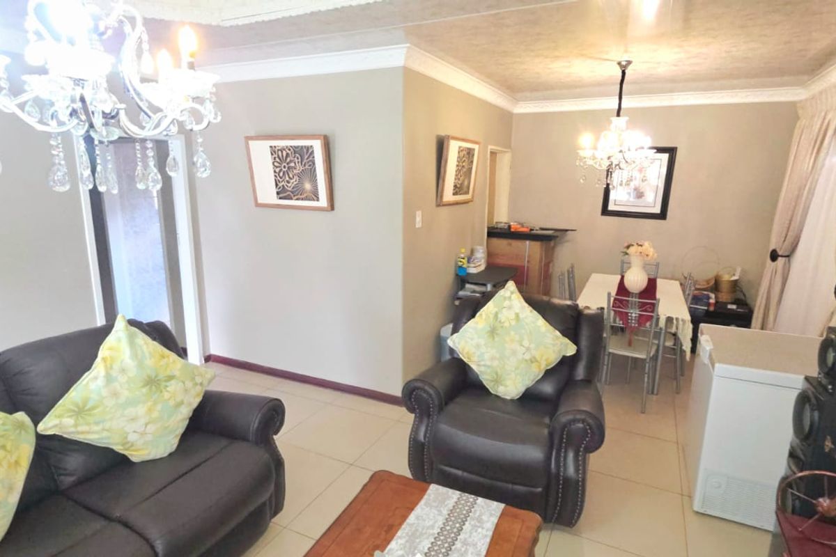 3 Bedroom House in Stilfontein Ext 4 for Sale - Photo 5