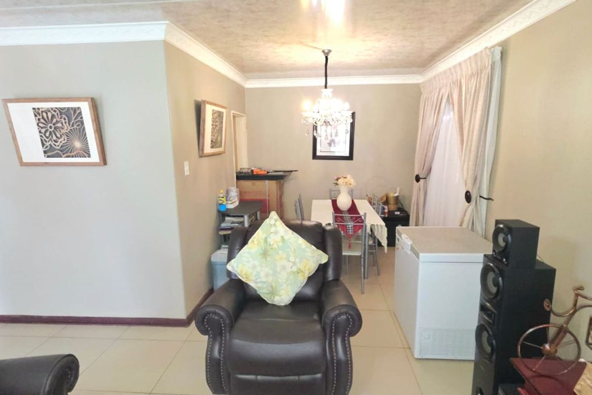 3 Bedroom House in Stilfontein Ext 4 for Sale - Photo 4