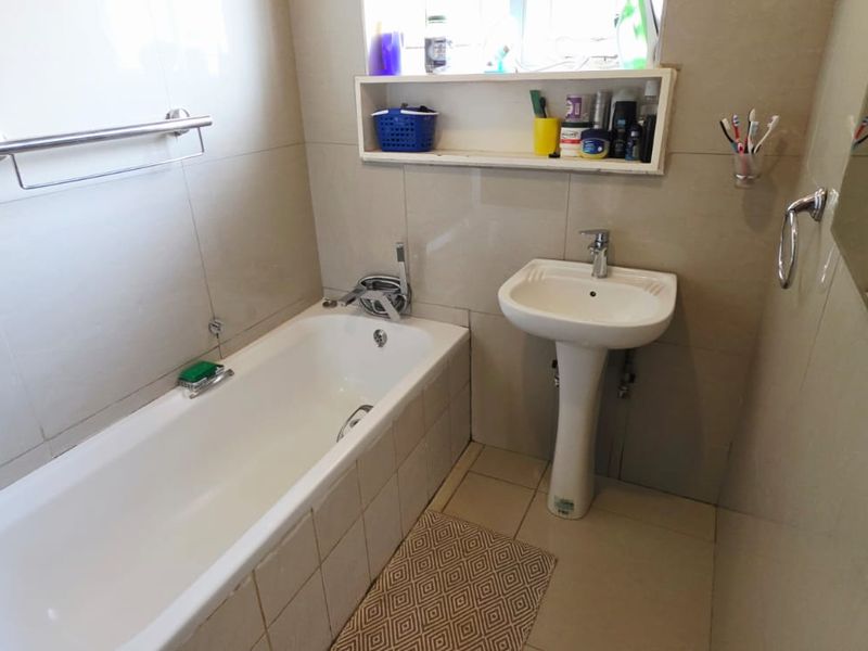 3 Bedroom House in Stilfontein Ext 4 for Sale - Photo 7