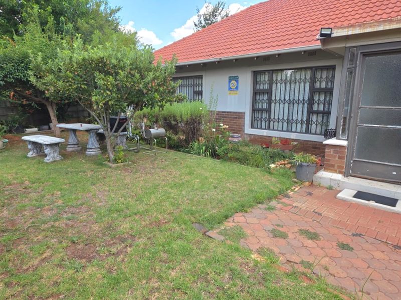 3 Bedroom House in Stilfontein Ext 4 for Sale - Photo 8