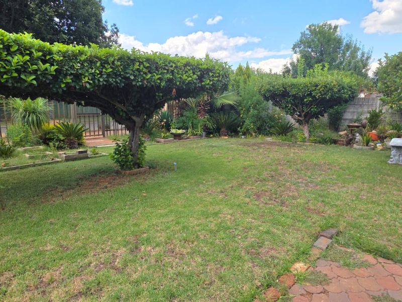 3 Bedroom House in Stilfontein Ext 4 for Sale - Photo 6