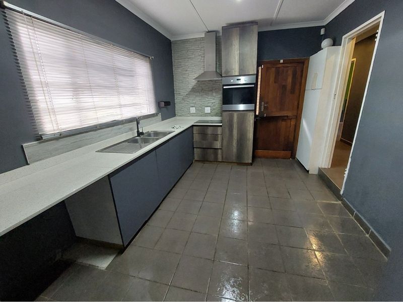 3 BEDROOM HOME INCLUDING ADT ARMED RESPONSE - Photo 8