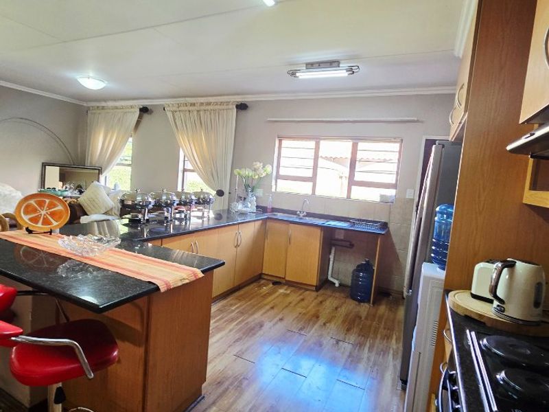 Elegant Full Title Townhouse - Photo 10