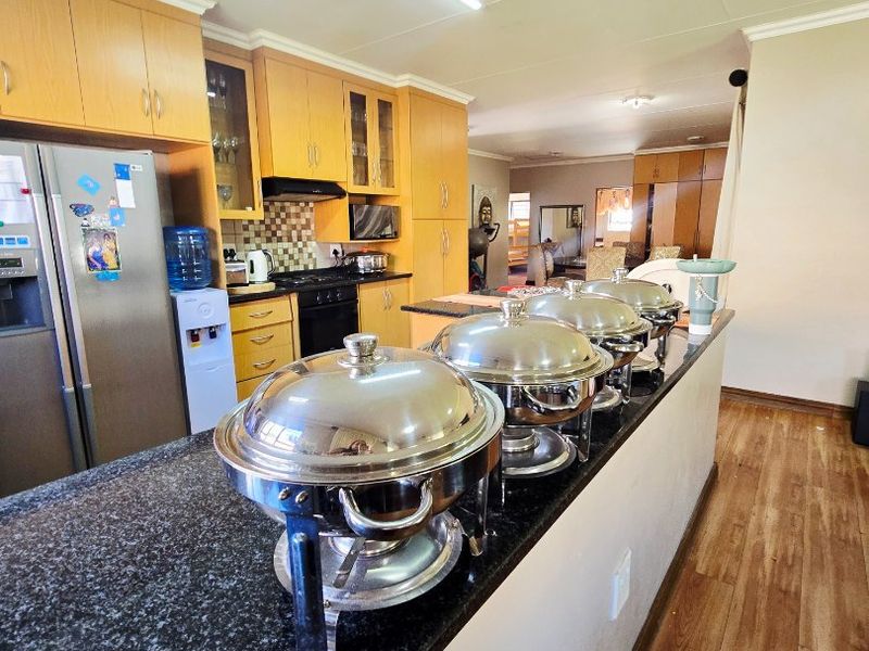 Elegant Full Title Townhouse - Photo 6