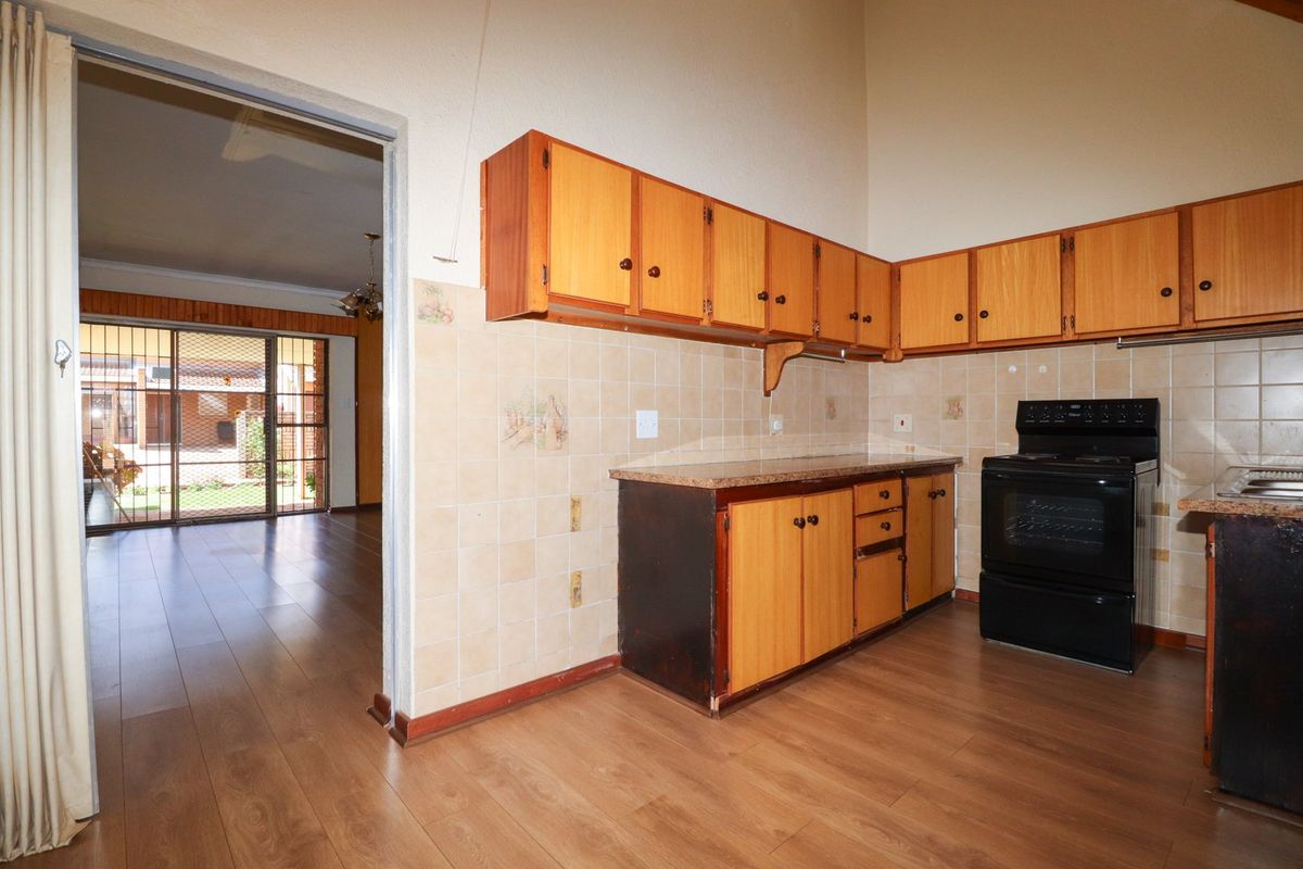 COZY UNIT IN A RETIREMENT VILLAGE - Photo 4