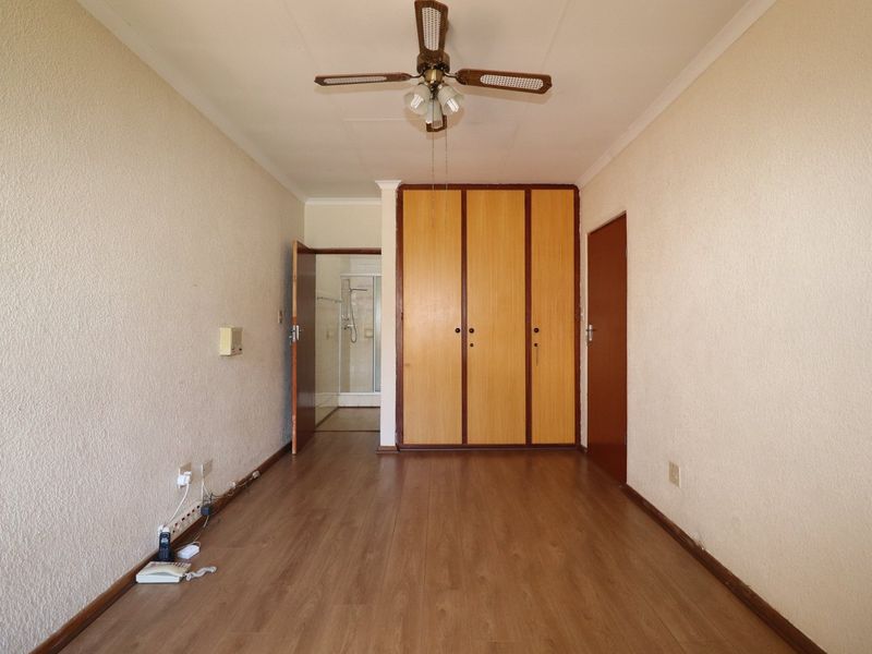 COZY UNIT IN A RETIREMENT VILLAGE - Photo 9