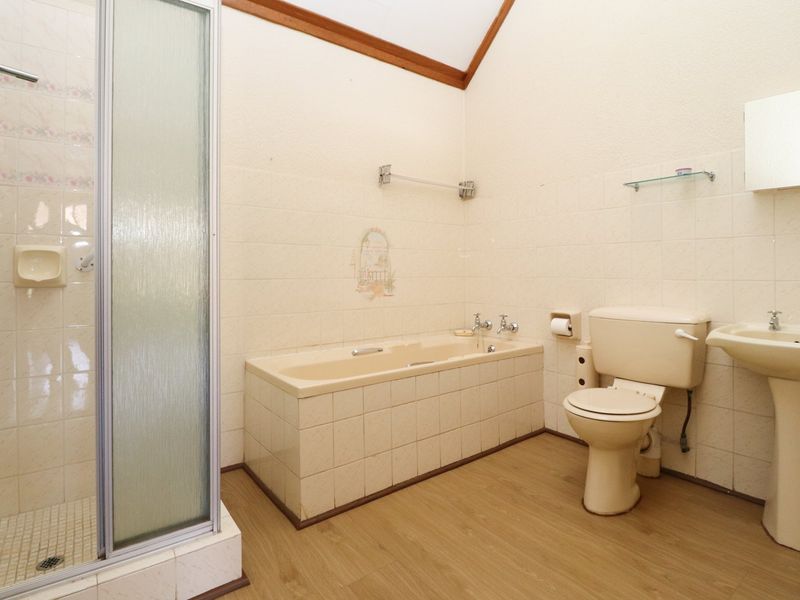 COZY UNIT IN A RETIREMENT VILLAGE - Photo 10